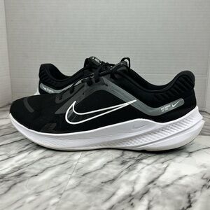 Nike Quest 5 men’s running shoe. Men’s size 11